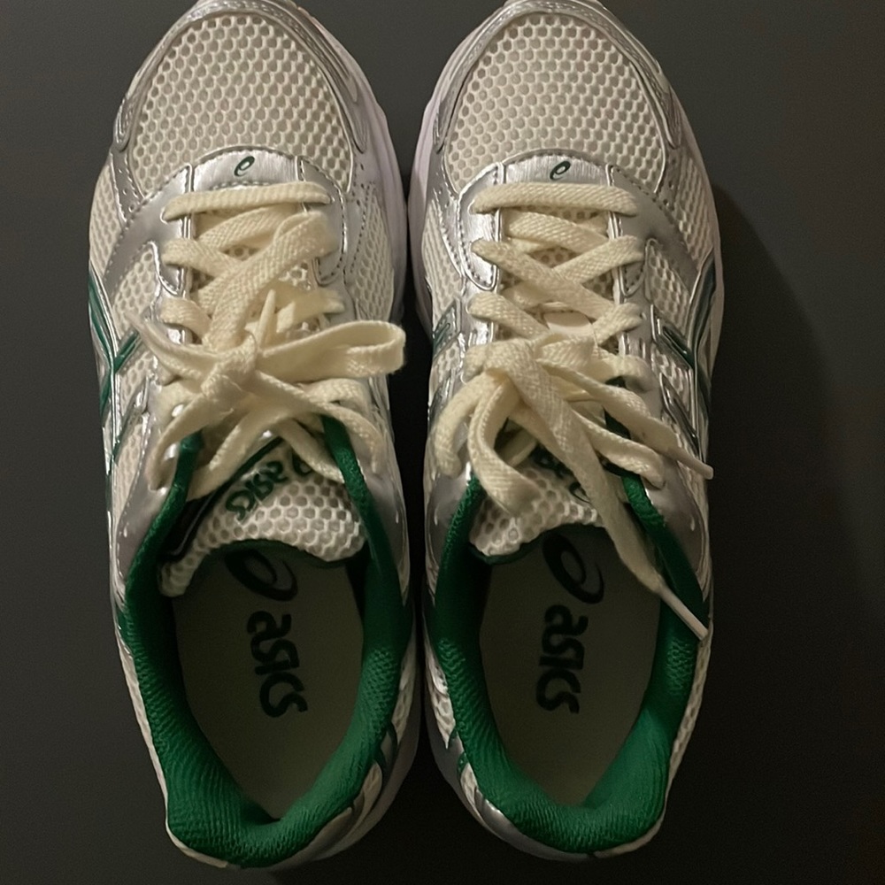 Kale green & cream ASICS